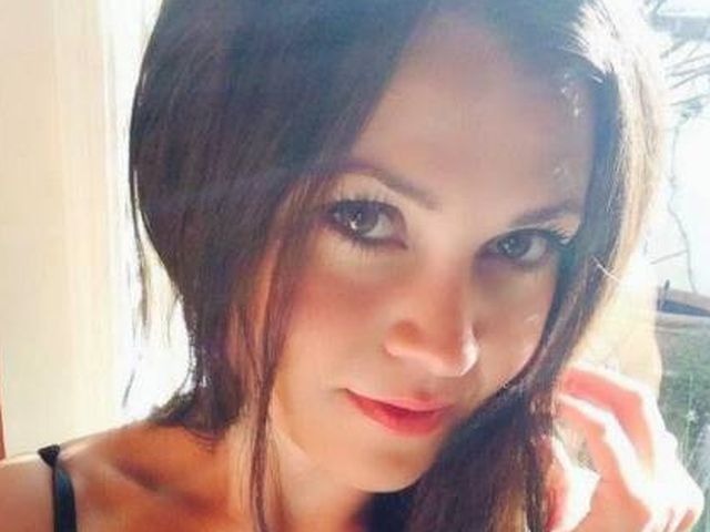 Busty Girls (21 pics)