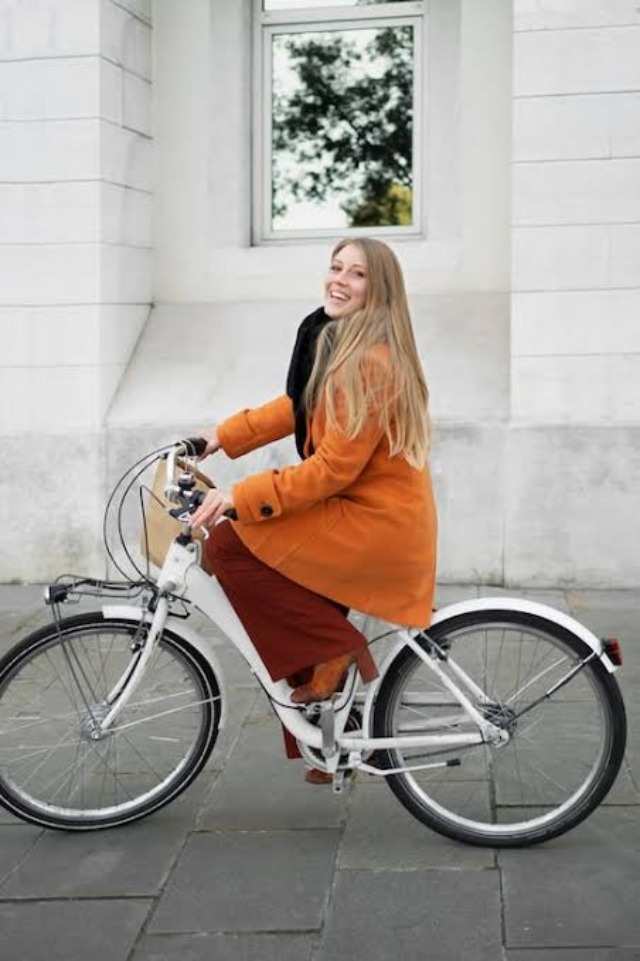 Girls With Bikes (21 pics)