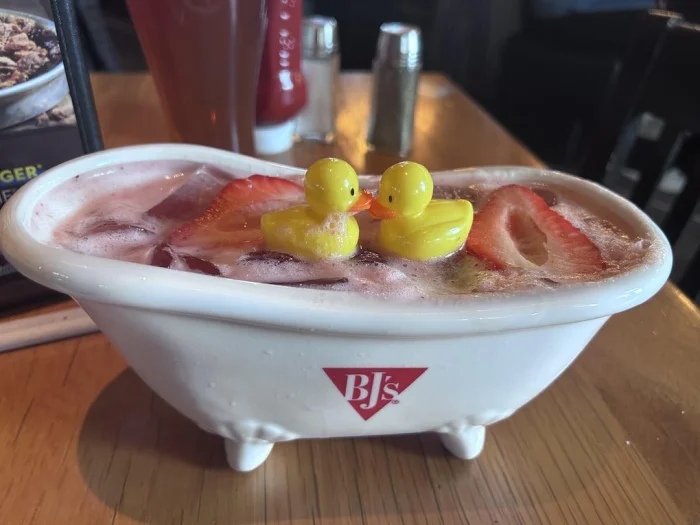 Crazy Food Serving (21 pics)