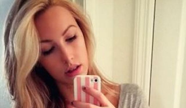 Girls In Tight Dresses (21 pics)