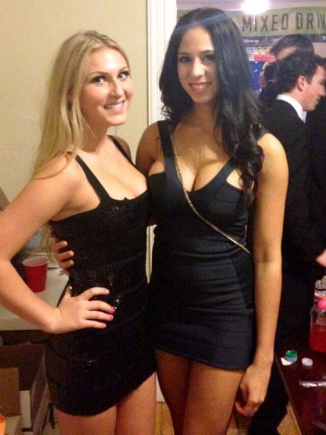 Girls In Tight Dresses (21 pics) Girls In Tight Dresses (21 pics)