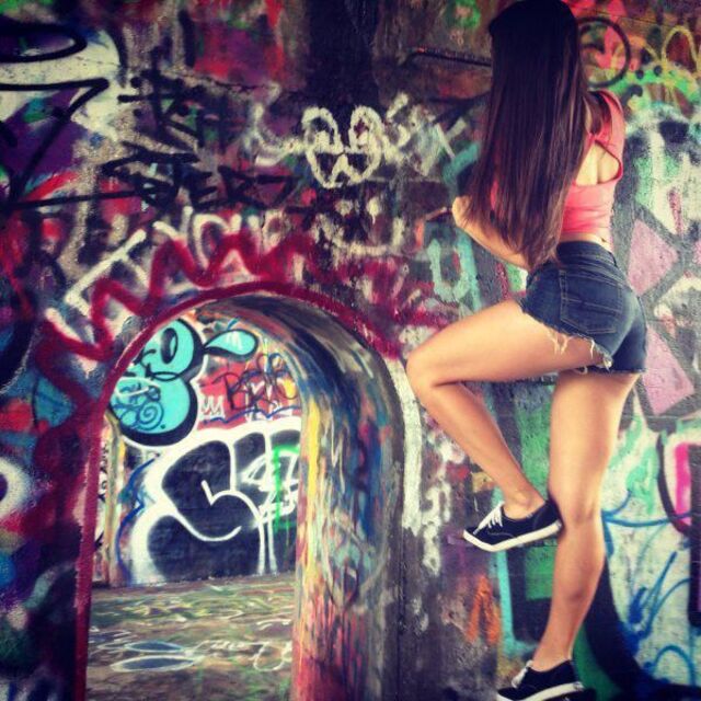 Girls In Shorts (21 pics)