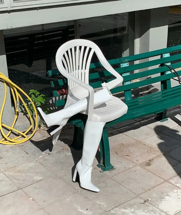 What Is Going On Here? (25 pics)