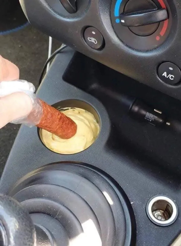 What Is Going On Here? (25 pics)