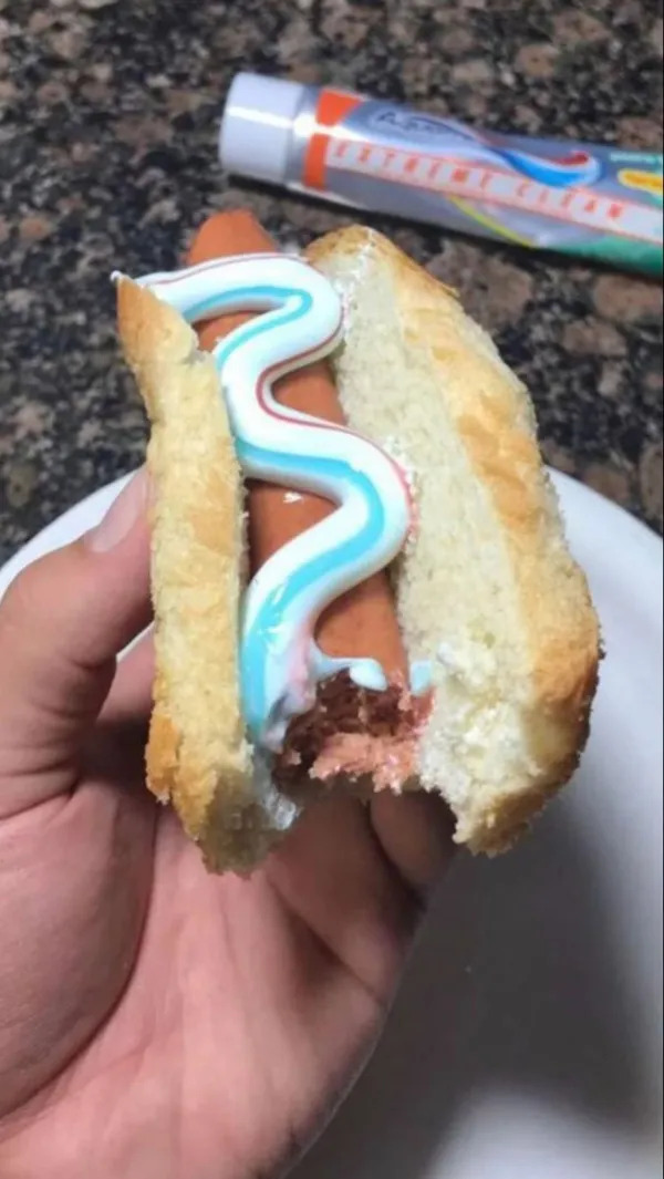 What Is Going On Here? (25 pics)