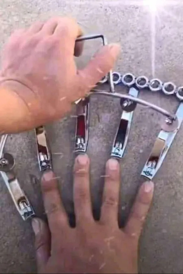 What Is Going On Here? (25 pics)