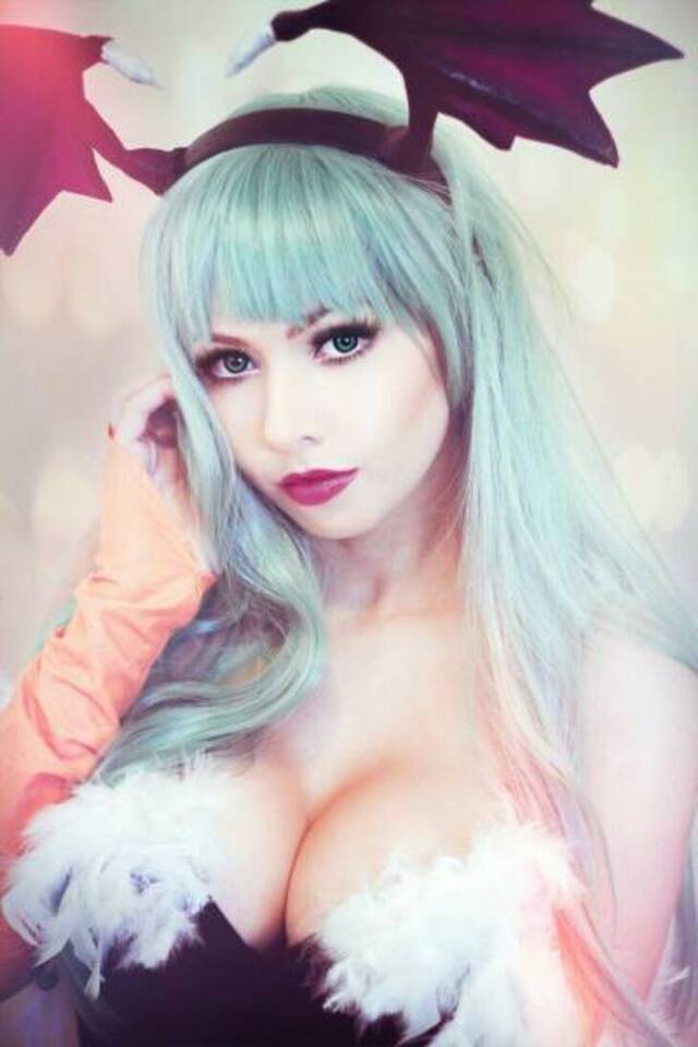 Busty Girls (21 pics)