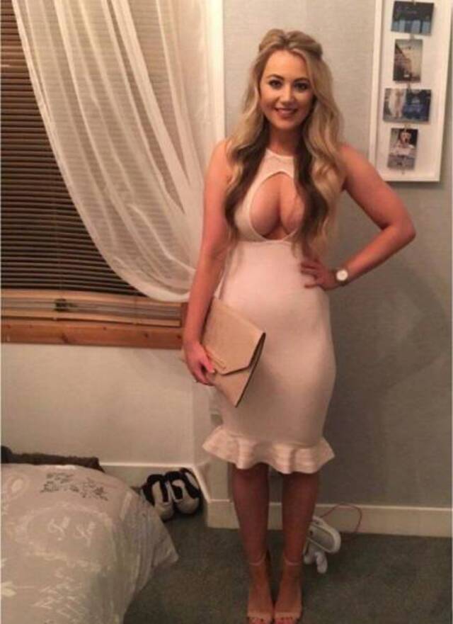 Busty Girls (21 pics)