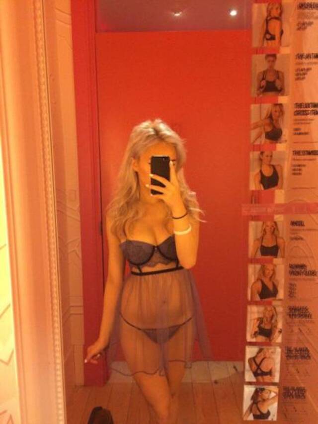 Girls In Lingerie (21 pics) Girls In Lingerie (21 pics)