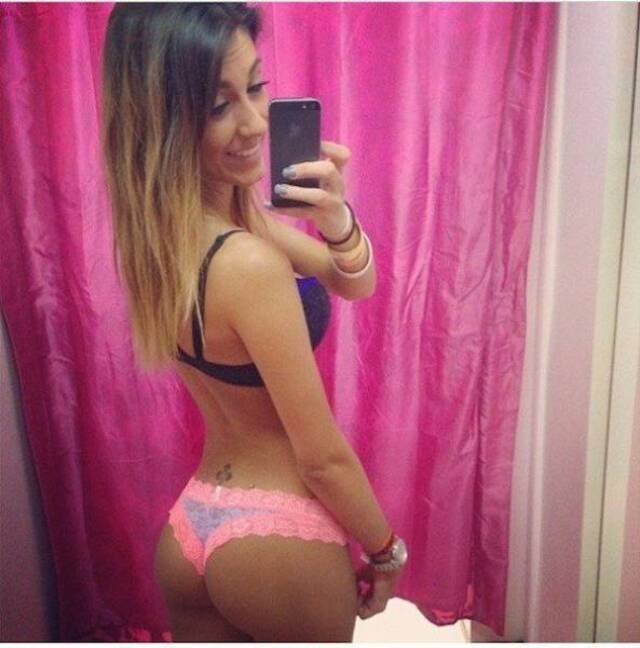 Rear View (21 pics)