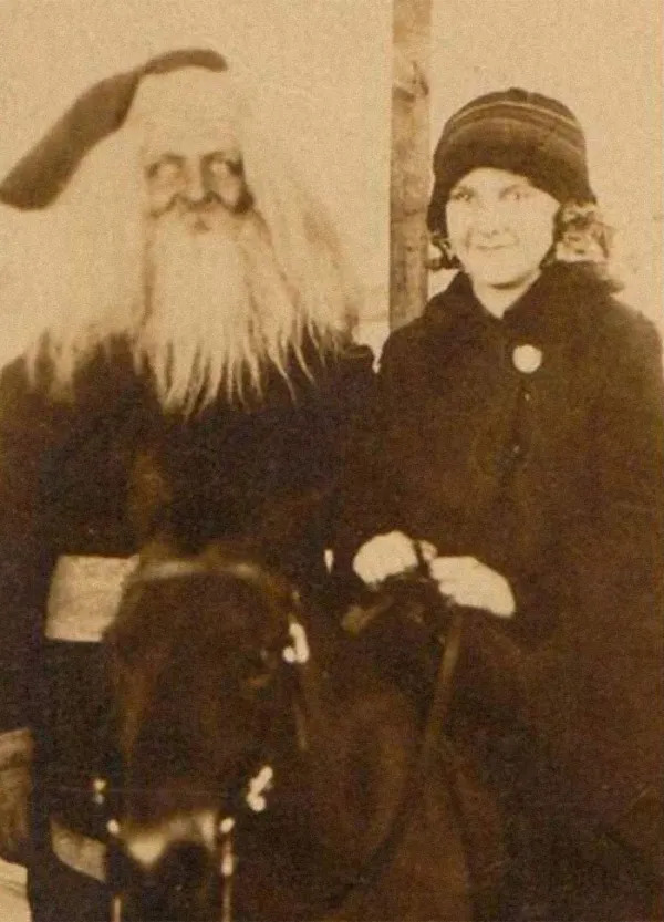 Creepy Photos (25 pics)