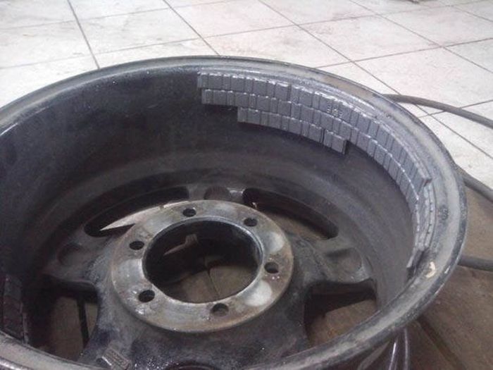 What Is Going On Here? (21 pics)
