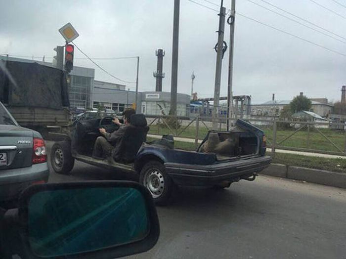 What Is Going On Here? (21 pics)