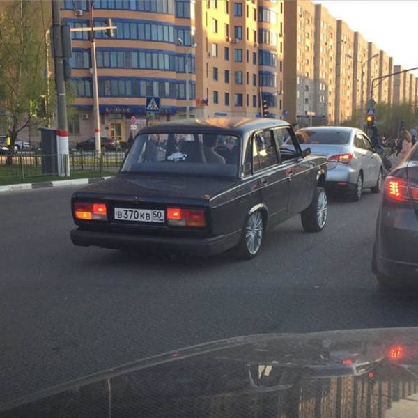 What Is Going On Here? (21 pics)