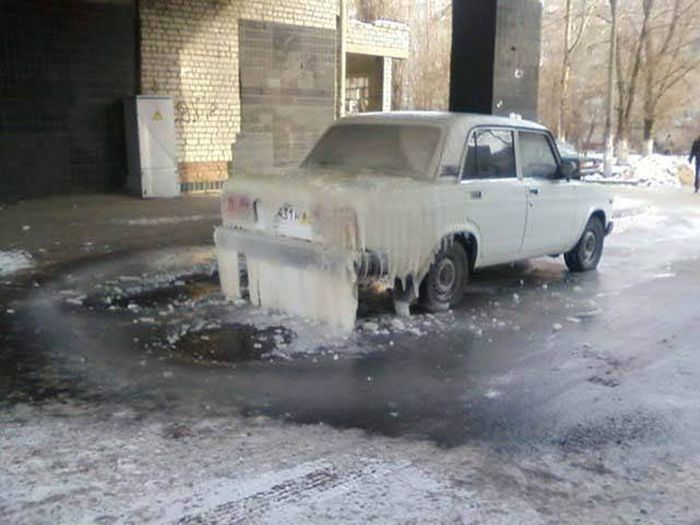 What Is Going On Here? (21 pics)