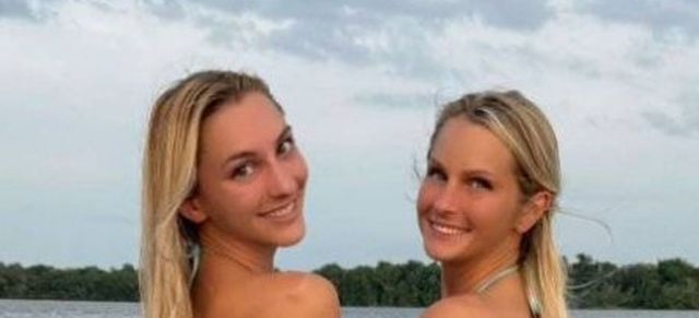 Bikini Girls (21 pics)
