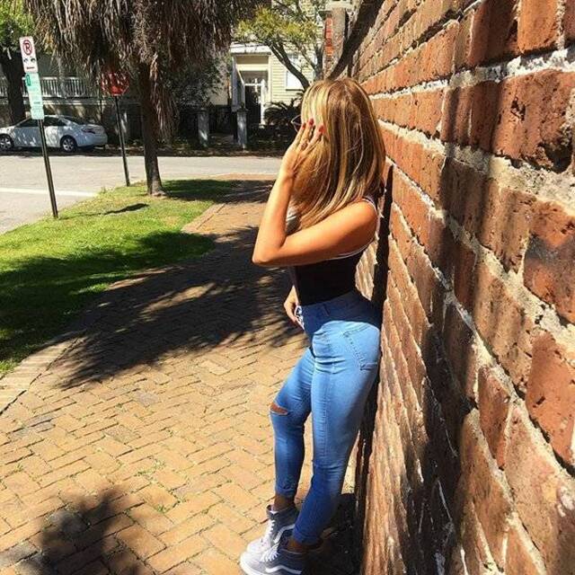 Girls In Tight Jeans (21 pics)