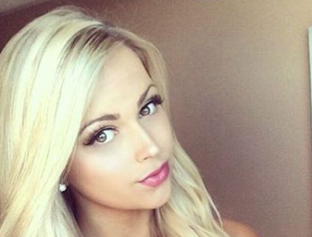 Girls In Tight Dresses (21 pics)