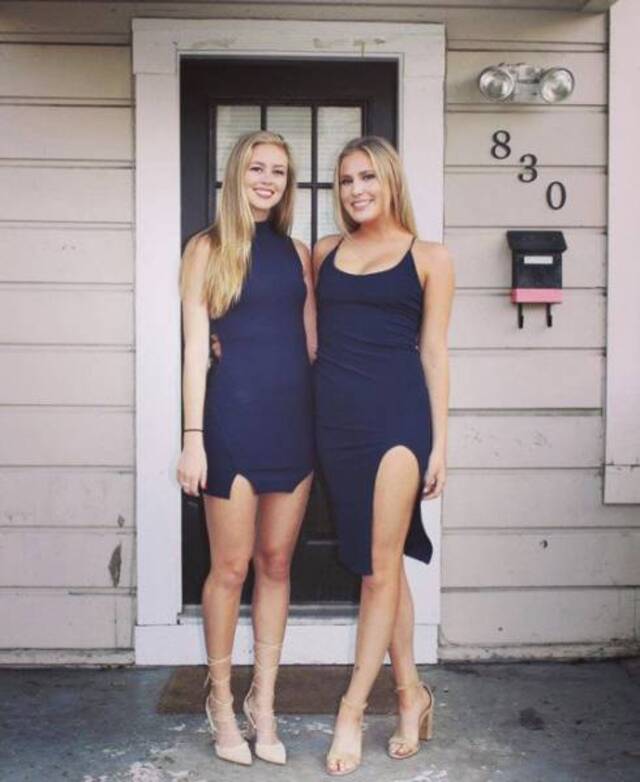Girls In Dresses (21 pics)