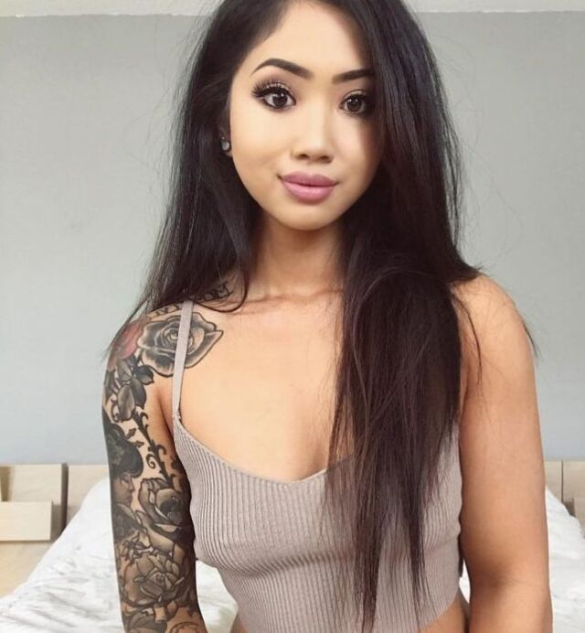 Tattooed Girls (21 pics)