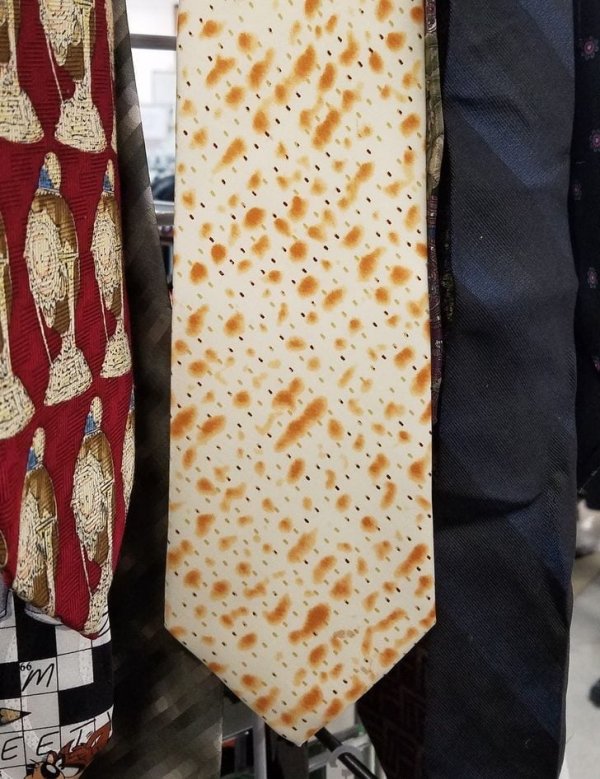 Weird Finds In Thrift Shops (16 pics)