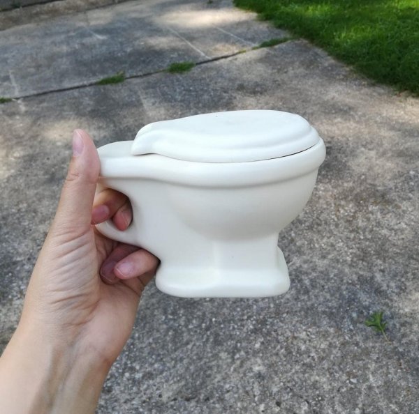 Weird Finds In Thrift Shops (16 pics)