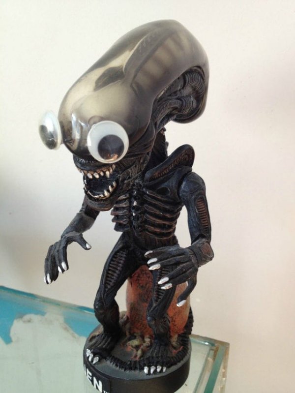 Weird Finds In Thrift Shops (16 pics)