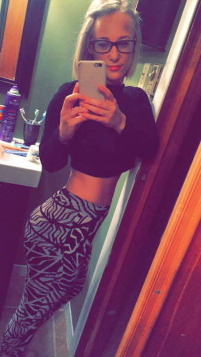 Girls In Yoga Pants (21 pics)
