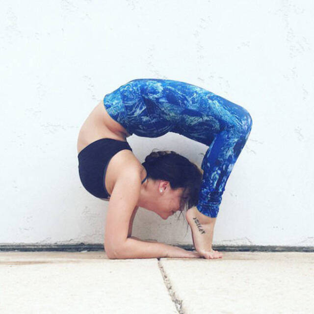 Girls In Yoga Pants (21 pics)