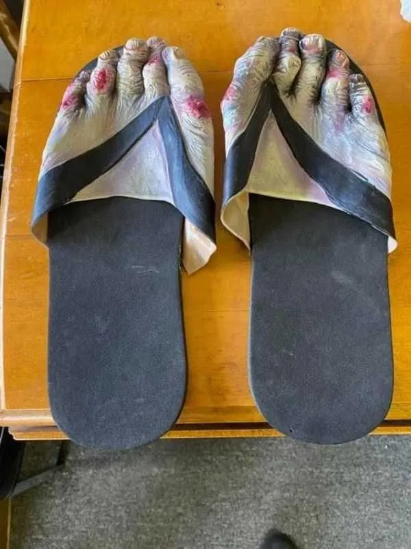 Weird Finds In Thrift Shops (25 pics)