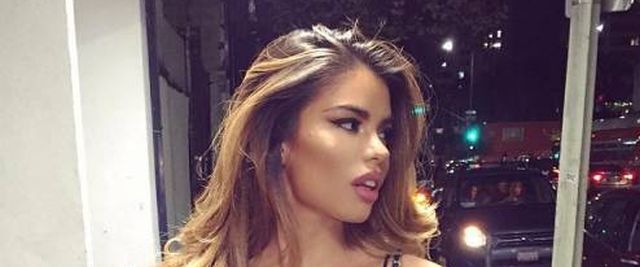 Girls In Tight Dresses (21 pics)