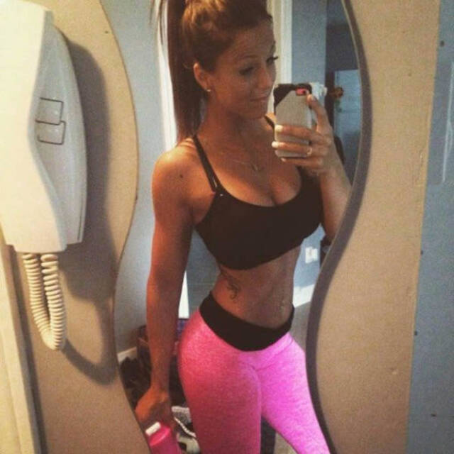 Girls In Yoga Pants (21 pics)