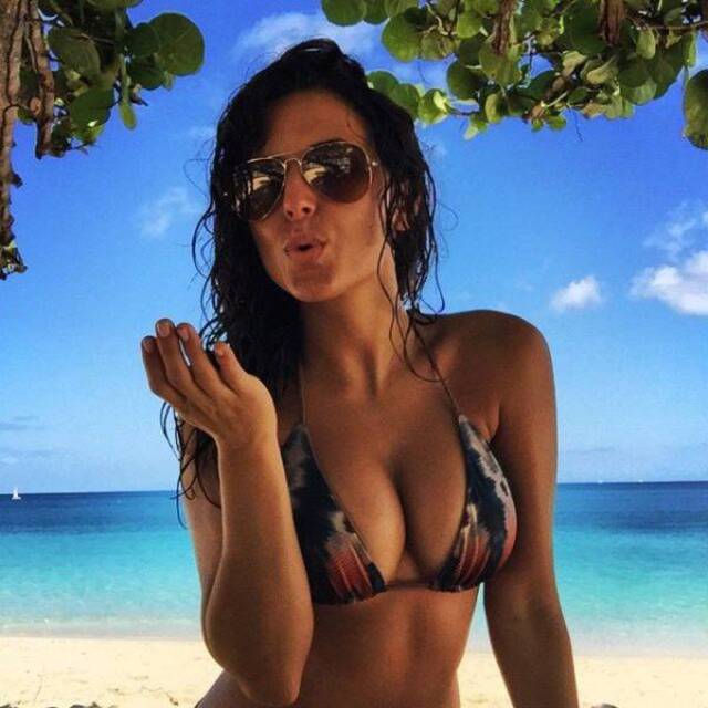 Bikini Girls (21 pics)