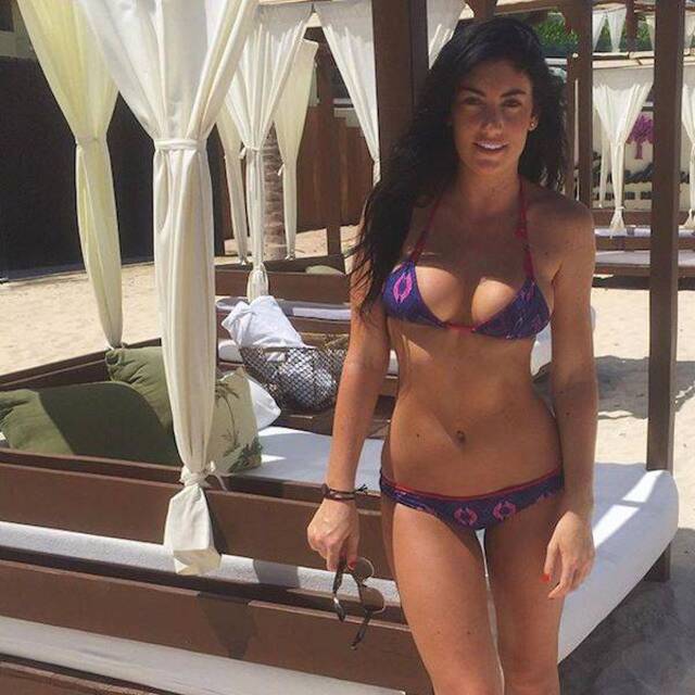 Bikini Girls (21 pics)