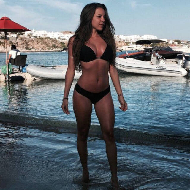 Bikini Girls (21 pics) Bikini Girls (21 pics)