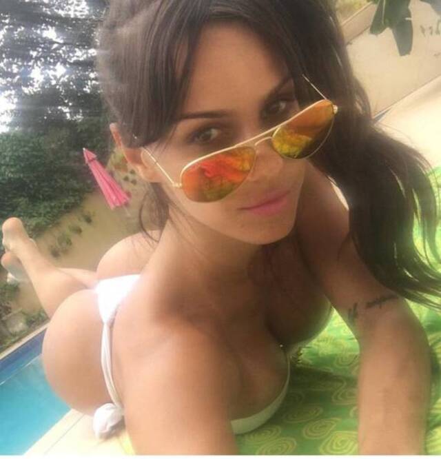Bikini Girls (21 pics) Bikini Girls (21 pics)