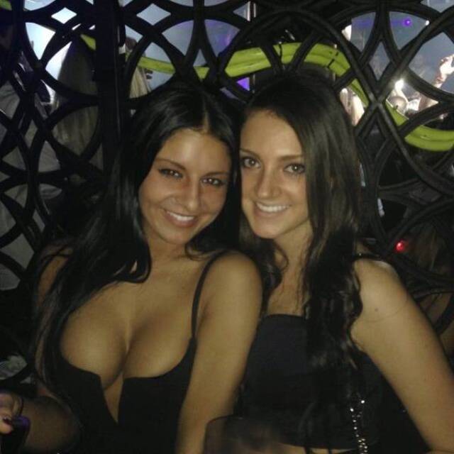 Busty Girls (21 pics)