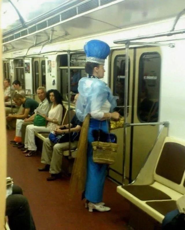 Strange People On Public Transport (19 pics)