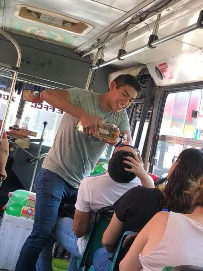 Strange People On Public Transport (19 pics)