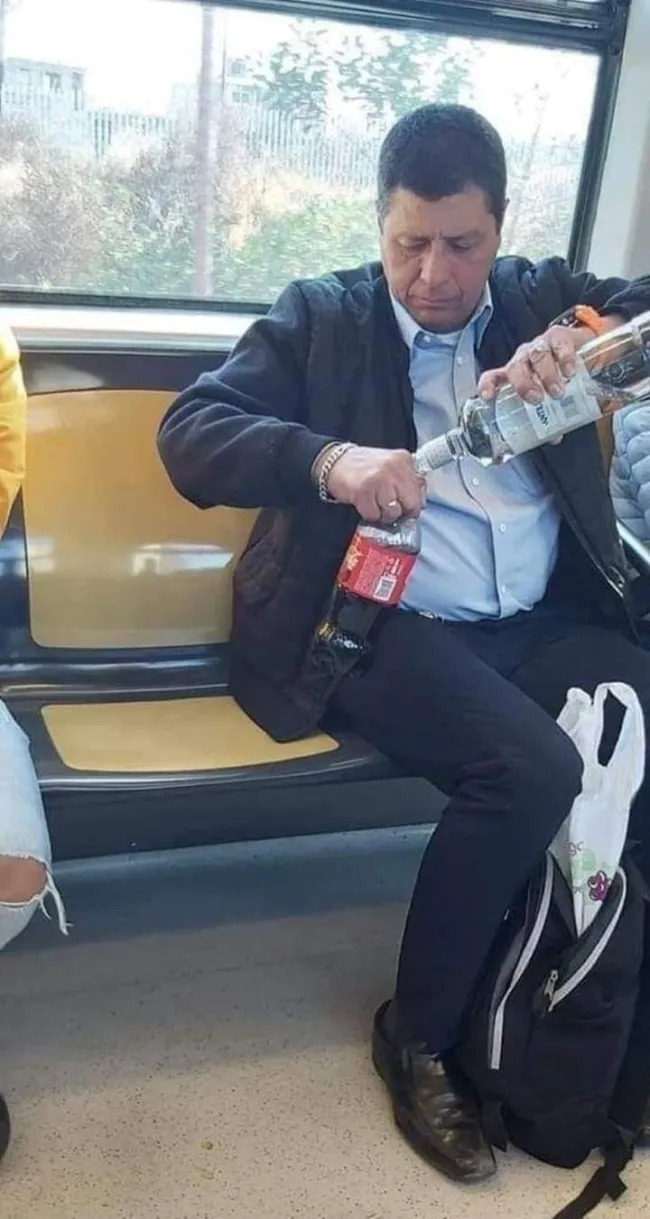 Strange People On Public Transport (19 pics)