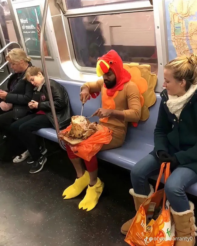 Strange People On Public Transport (19 pics)