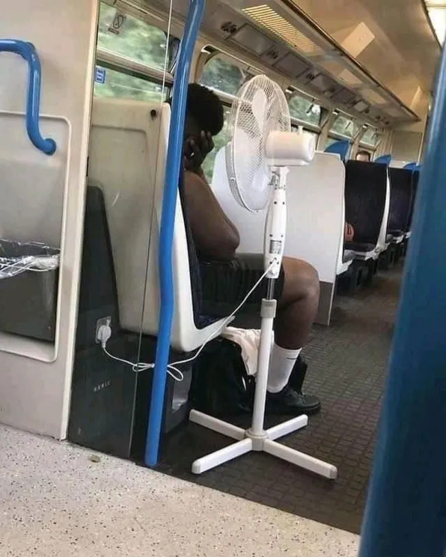 Strange People On Public Transport (19 pics)