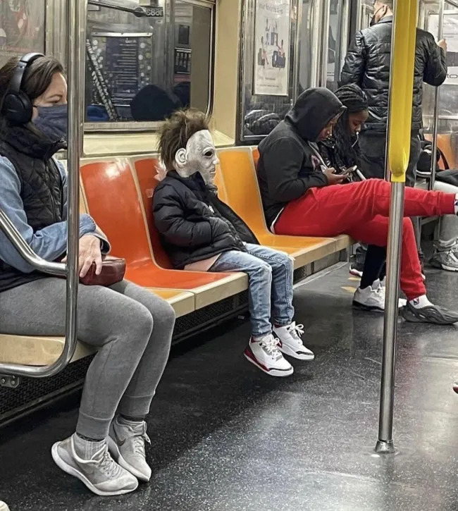 Strange People On Public Transport (19 pics)