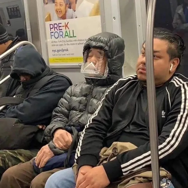Strange People On Public Transport (19 pics)