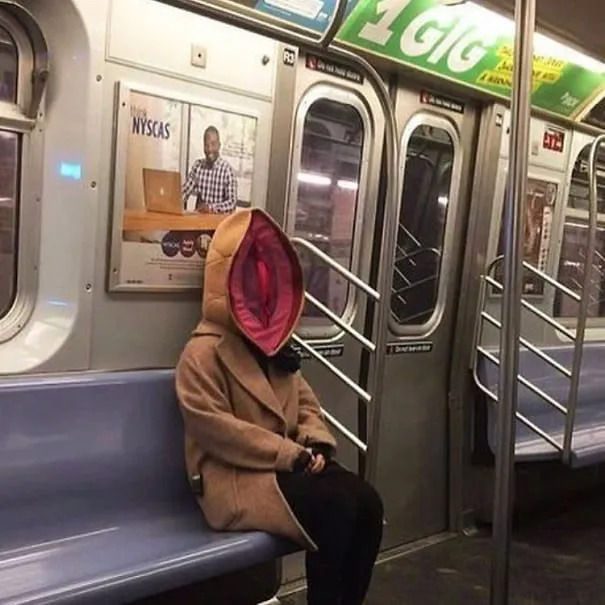 Strange People On Public Transport (19 pics)