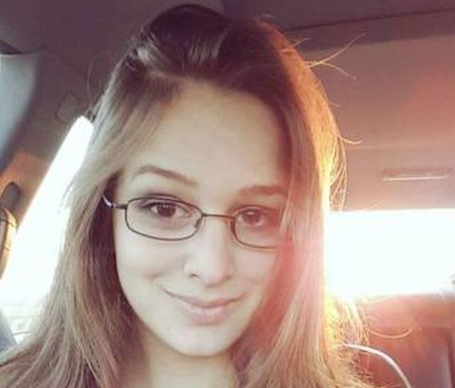 Busty Girls (21 pics)
