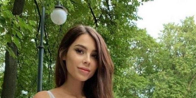 Girls With Long Legs (21 pics)