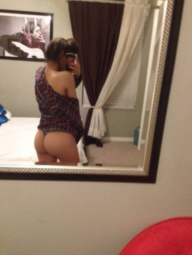 Rear View (21 pics)
