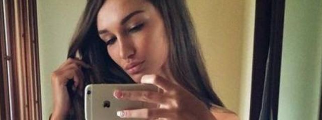Girls In Tight Dresses (21 pics)