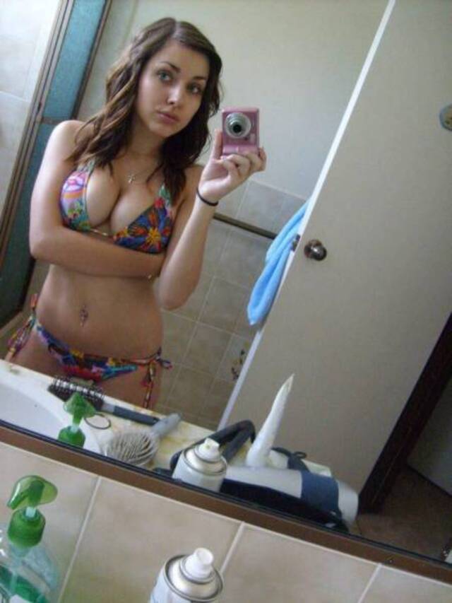 Busty Girls (21 pics)